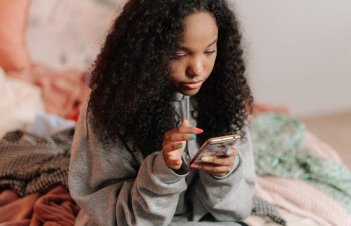 How to Set Healthy Boundaries With Social Media as a Student